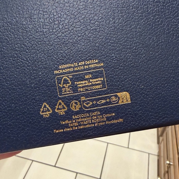 Louis Vuitton Sunglasses Case, box and Ribbon - Picture 4 of 9